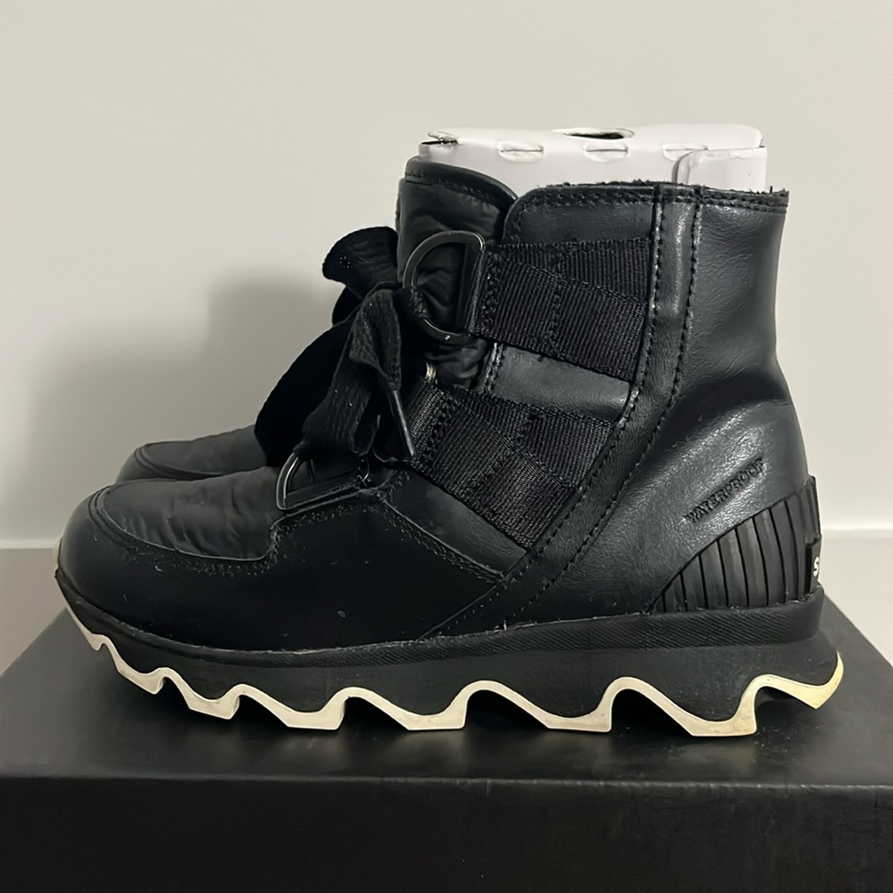 Sorel Kinetic - Short Black Winter Boots - Size 7